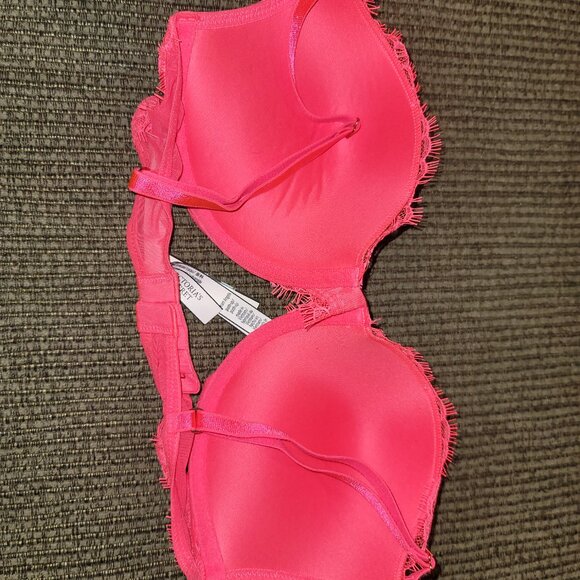 Victoria Secret Bra - Picture 2 of 3